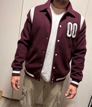 Chaqueta universitaria granate