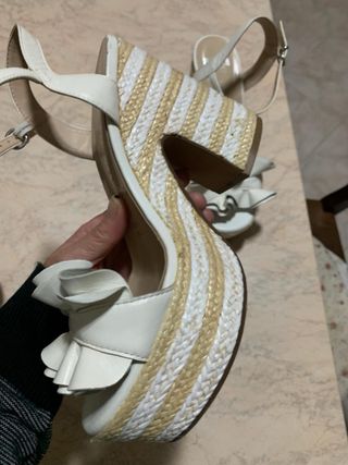 Sandali eleganti con tacco bianco in vera pelle 