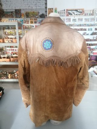 Cazadora de cuero con flecos