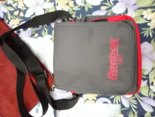 Bandolera Reebok.