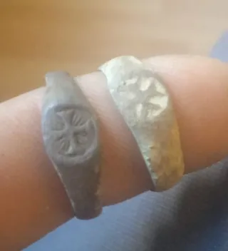 2 Anillos muy muy Antiguos Grabados