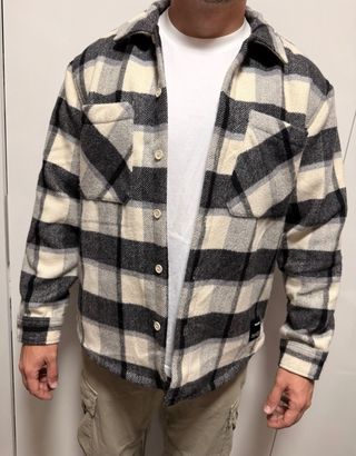 Chaqueta de cuadros beige y negra