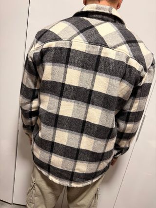 Chaqueta de cuadros beige y negra