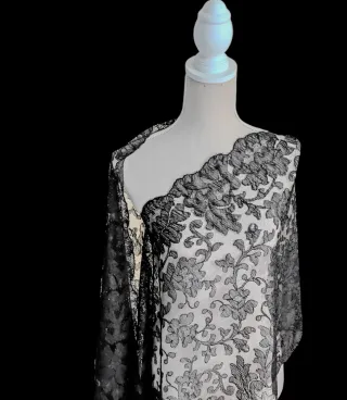 Mantilla española bordada vintage años 30