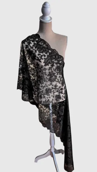 Mantilla española bordada vintage años 30