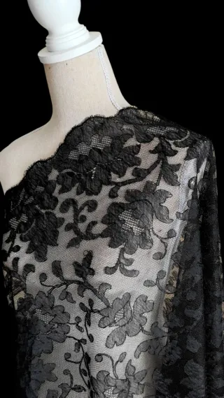 Mantilla española bordada vintage años 30
