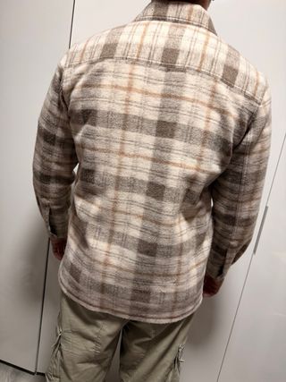 Sobrecamisa de cuadros beige y marrón