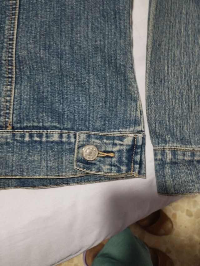 Chaqueta vaquera con tachuelas