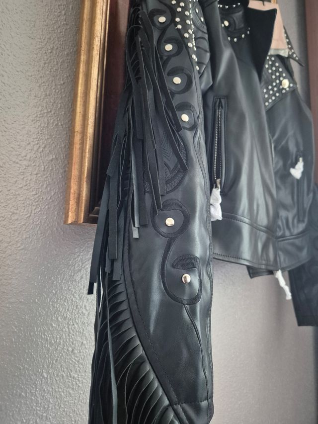 Chaqueta Biker Negra Tachuelas Flecos