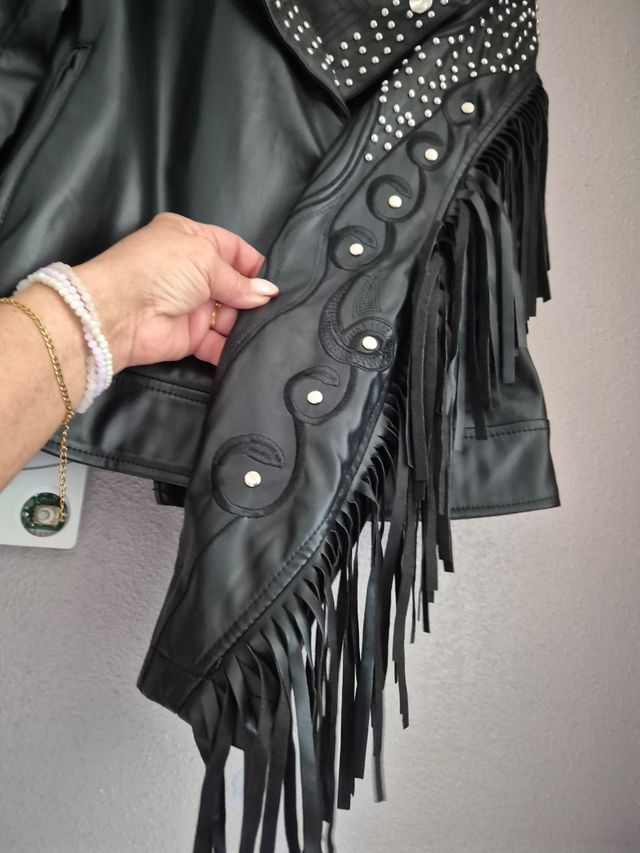 Chaqueta Biker Negra Tachuelas Flecos
