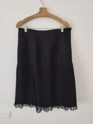 Falda negra plisada talla L