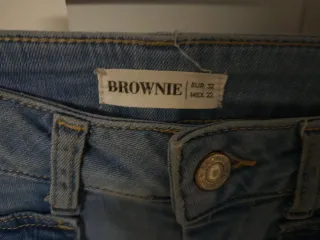 Pantalón vaquero azul acampanado