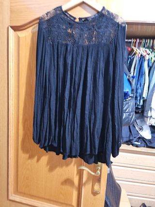 Blusa negra con encaje