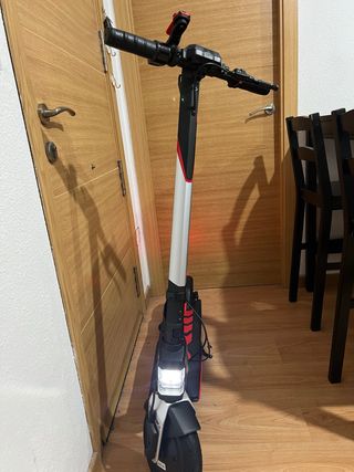 Patinete Eléctrico Blanco y Rojo