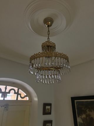 Lámpara colgante dorada de cristal