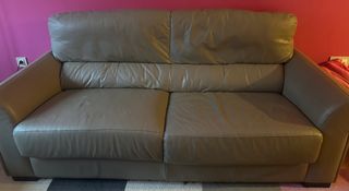 Sofá de piel marrón