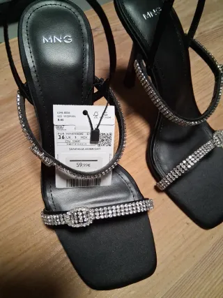 Sandalias Mango fiesta negras con pedrería