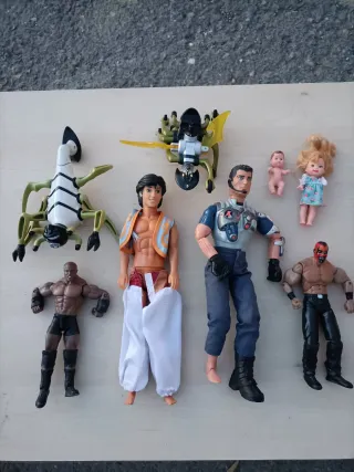 Lote figuras de acción y muñecos