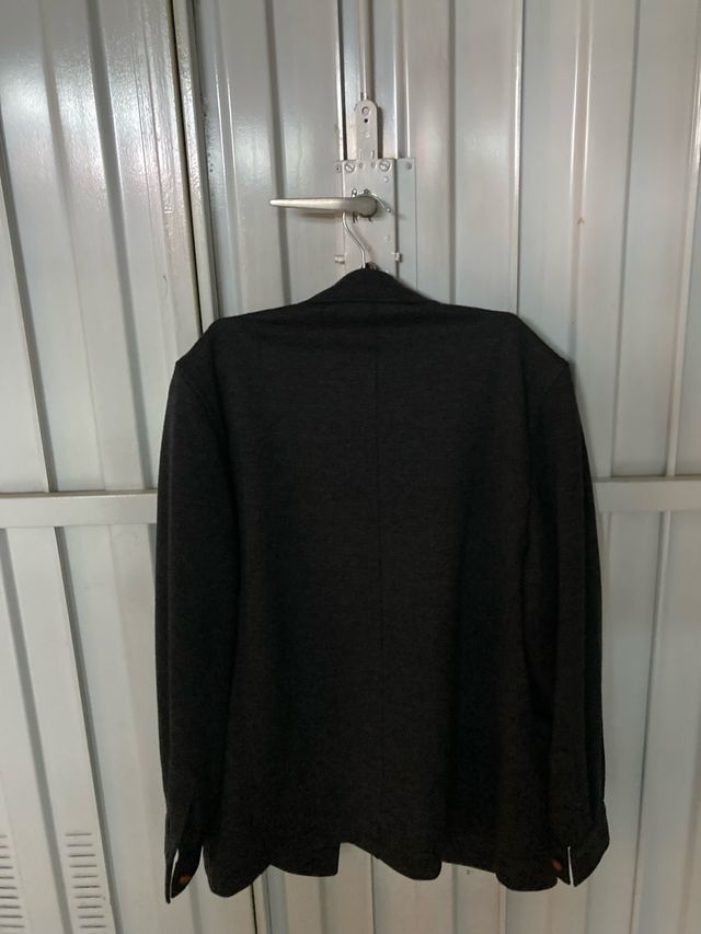 Americana de punto gris