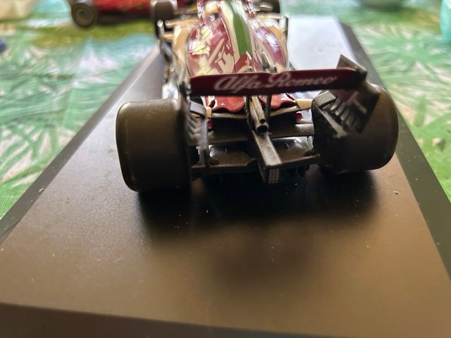 Alfa Romeo F1 Kimi Raikkonen 1: 24