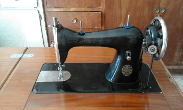 Máquina de coser Alfa años 40