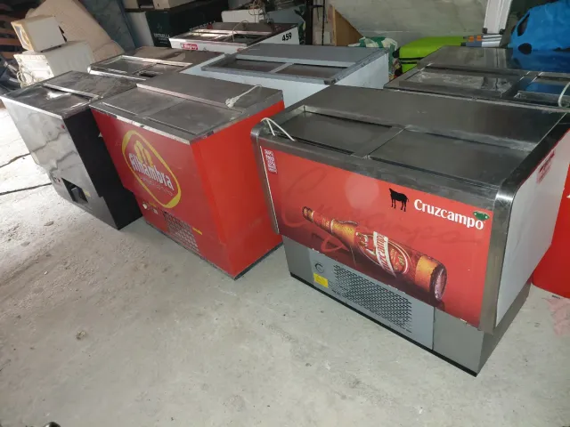 Garrafeiras frigoríficas Cruzcampo e Alhambra