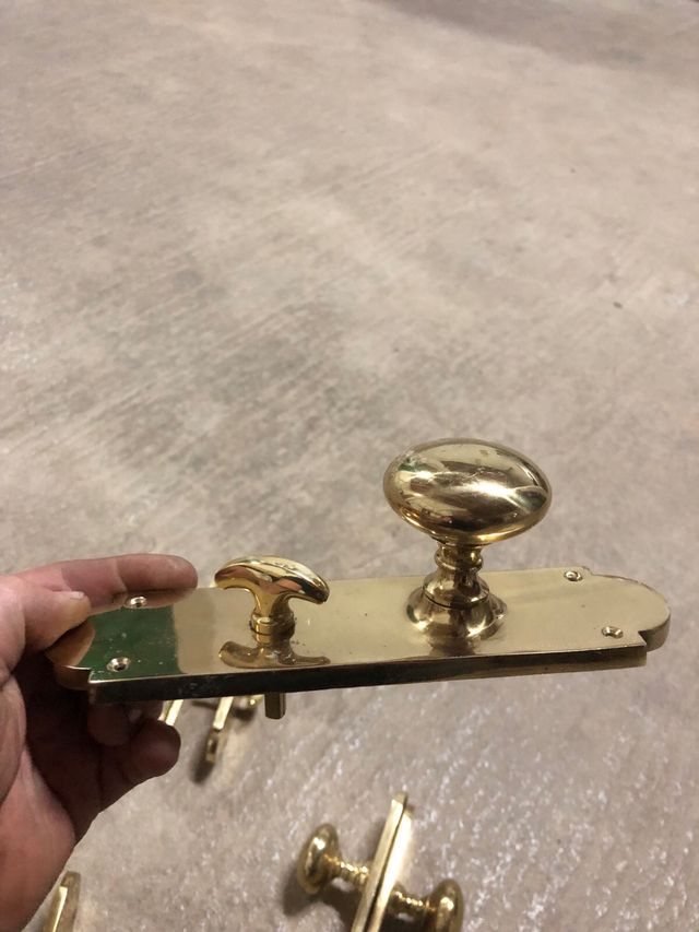 Manivelas de latón para puertas