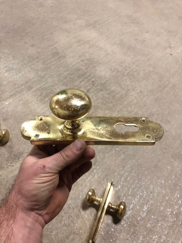 Manivelas de latón para puertas