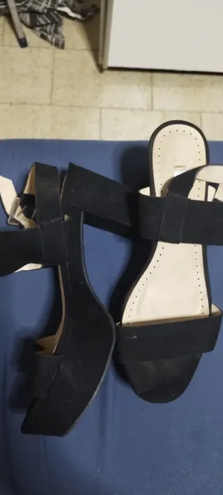 Zapatos de tacón negros