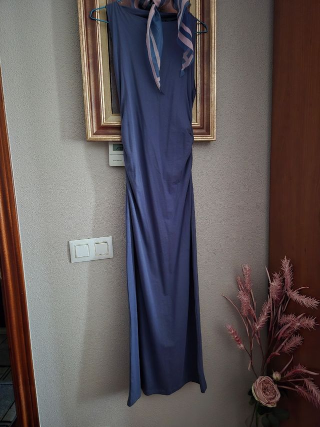 Vestido largo azul con pañuelo