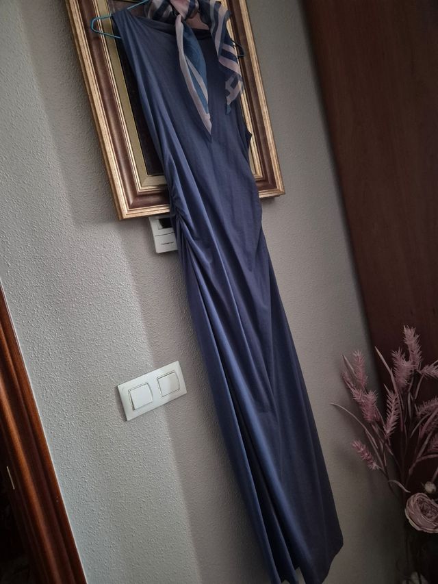 Vestido largo azul con pañuelo