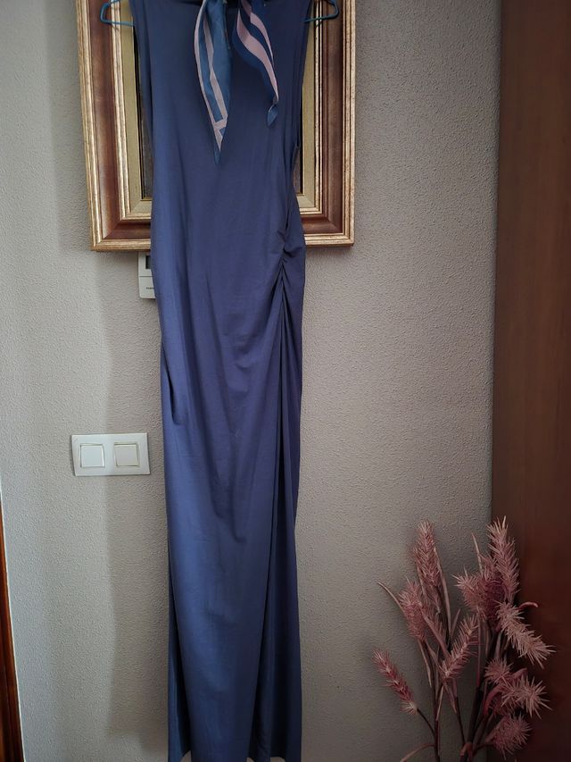 Vestido largo azul con pañuelo