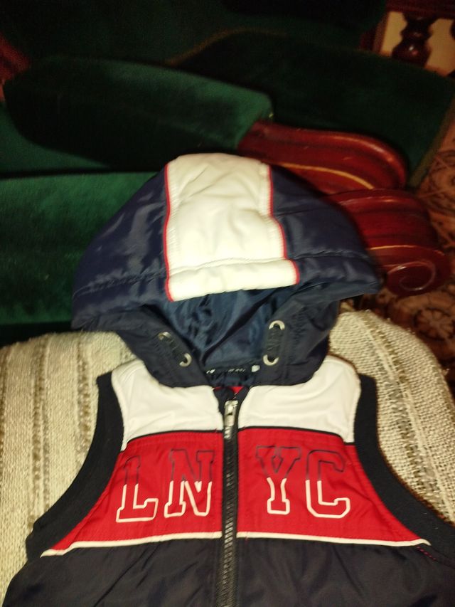 Chaleco niño con capucha Talla 4 años