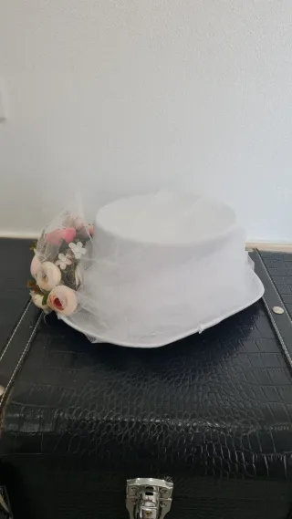 Sombrero blanco comunión flores