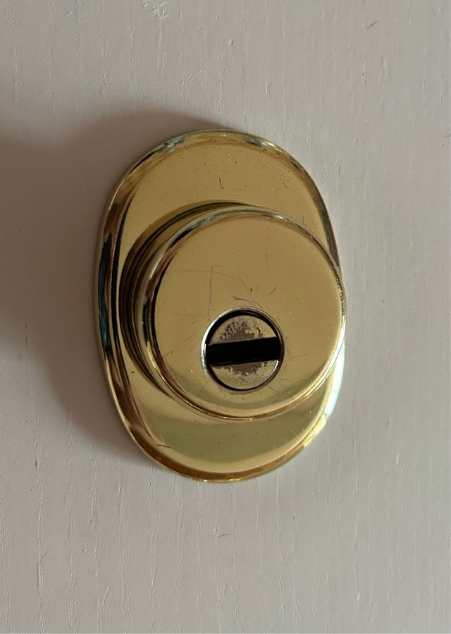 Espelho e proteção para fechadura