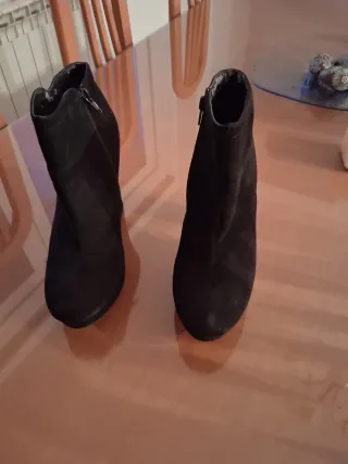 Botines de tacón negros para mujer