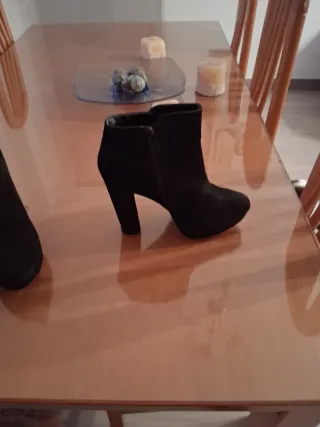 Botines de tacón negros para mujer