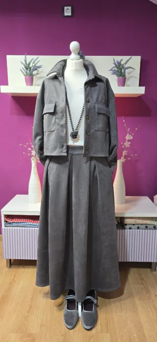 Conjunto Antelina Gris Chaqueta y Falda