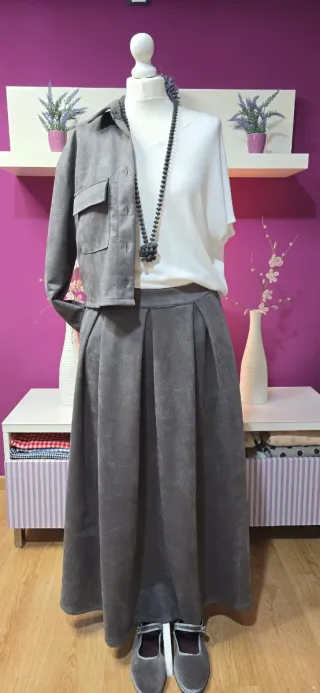 Conjunto Antelina Gris Chaqueta y Falda