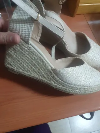 Sandalias Beige y Doradas