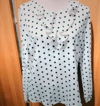 Camisa lunares blanca y negra