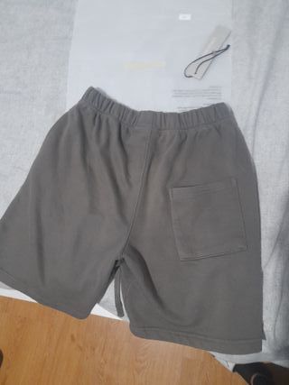 Pantalón corto Fear of God Essentials Gris-verde 