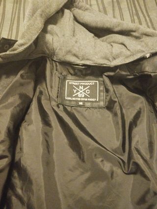 Cazadora polipiel niño gris y negra. Talla 10 años