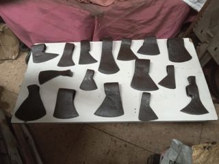 Lote de hachas antiguas