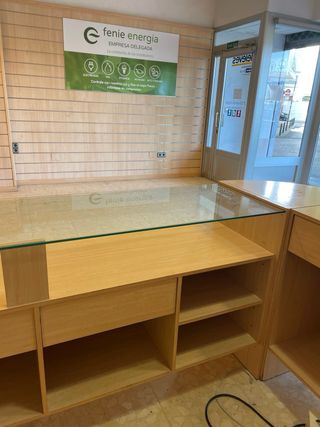 Mostrador de oficina de madera haya y cristal