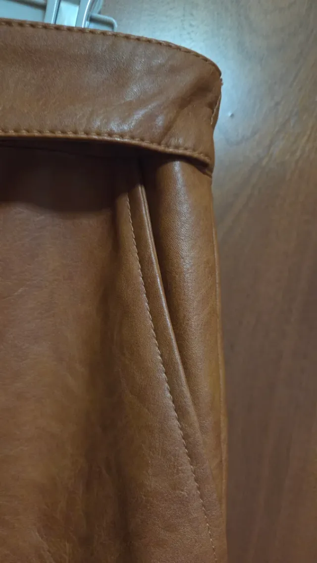 Falda Zara efecto piel suave