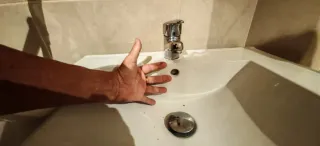 Mueble de baño blanco y cristal