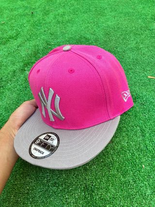 Gorra New Era 9FIFTY Snapback Rosa y Gris