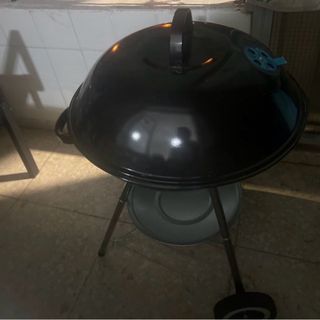 Barbacoa negra usada solo una vez 