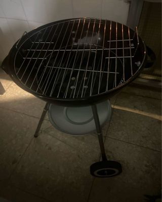 Barbacoa negra usada solo una vez 